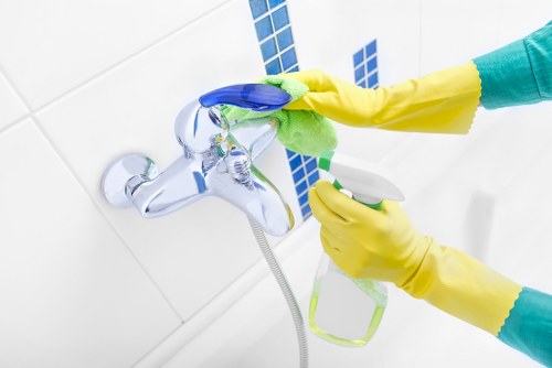 Cleaning a refurbished flat in N19 after building work